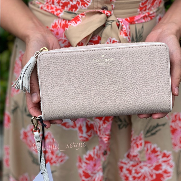 Kate Spade Brigitta Large Cream Wallet Wristlet - Picture 2 of 7